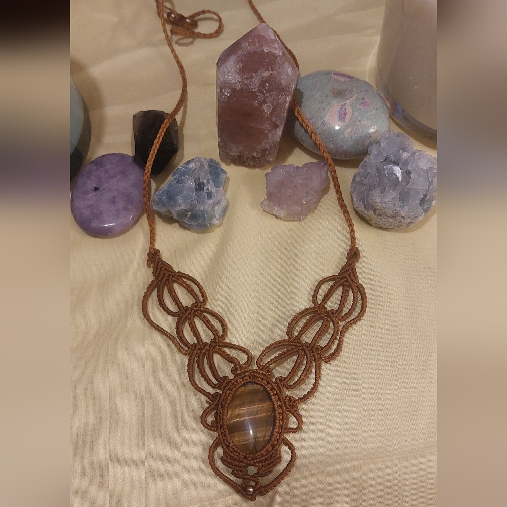 Macrame Tiger's Eye Gemstone Necklace - Picture 1 of 3